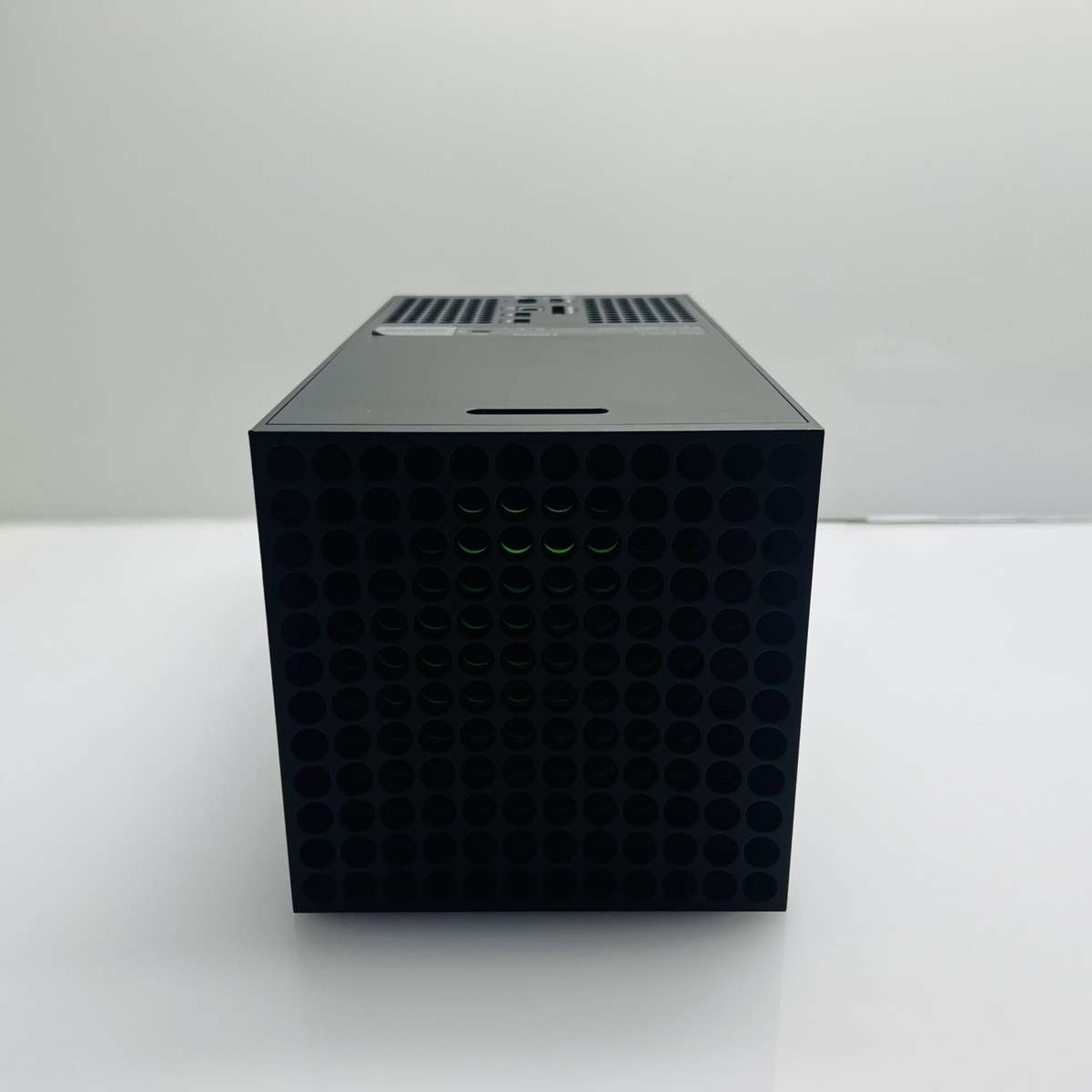 Microsoft Xbox Series X 1TB Black + 1 Controller + 1 Power Cable + 1 HDMI Cable (Grade B)