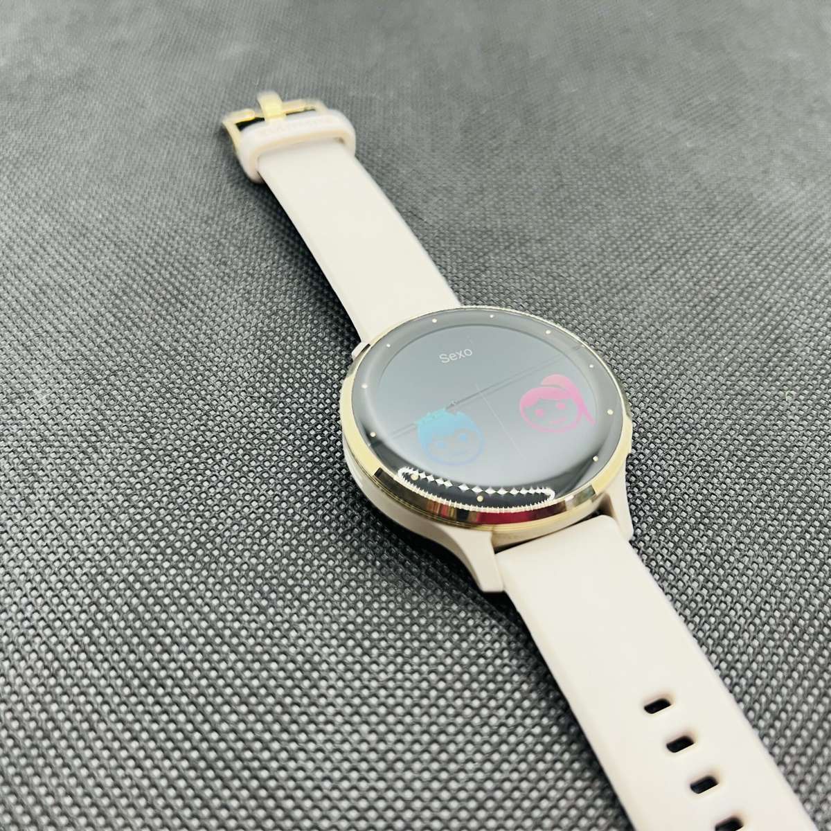 Garmin Venu 3s Gold (Condition: Fair) - Cracked Screen