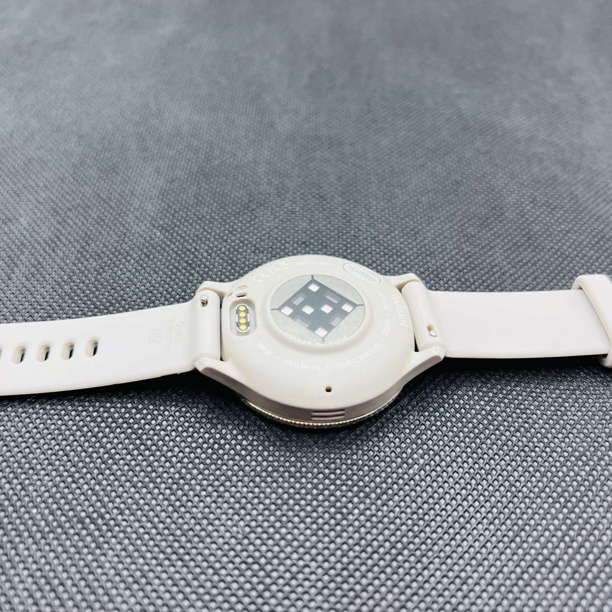 Garmin Venu 3s Gold (Condition: Fair) - Cracked Screen