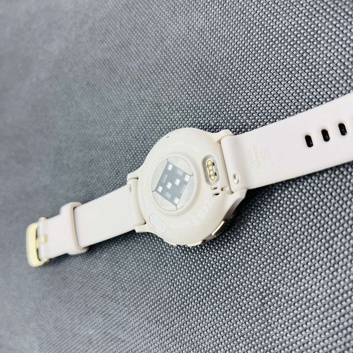Garmin Venu 3s Gold (Condition: Fair) - Cracked Screen