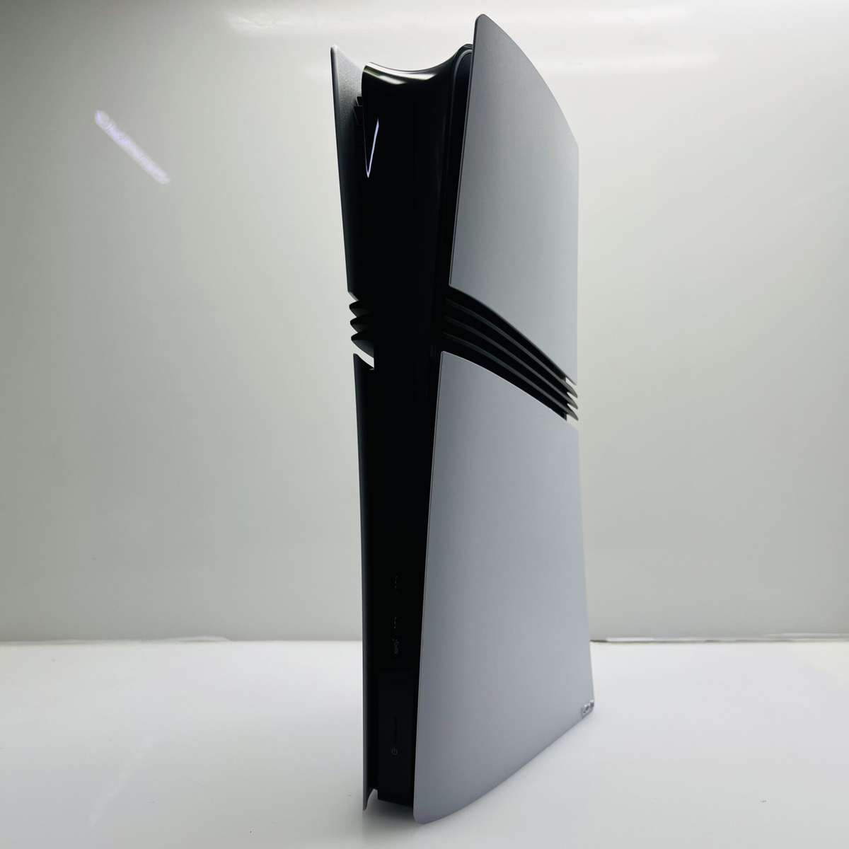 Sony PlayStation 5 Pro White 2TB + HDMI Cable + Power Cable + 1 Controller  (Grade B)