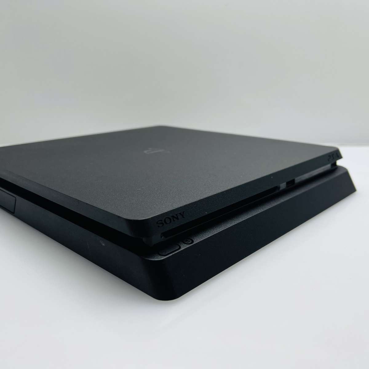 PlayStation 4 Slim Black 1TB + 1 Controller + HDMI Cable + Power Cable - (Grade B)