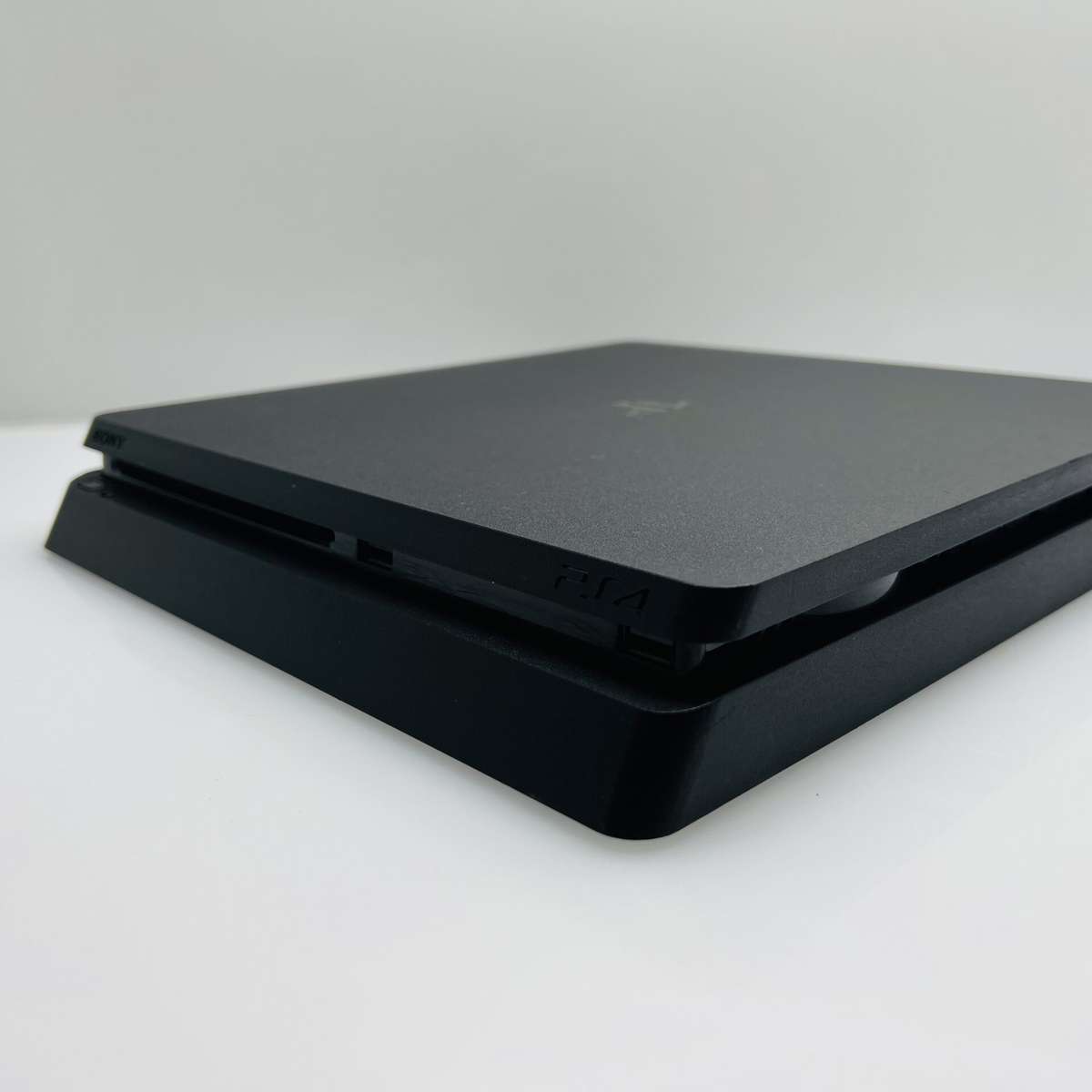 PlayStation 4 Slim Black 1TB + 1 Controller + HDMI Cable + Power Cable - (Grade B)