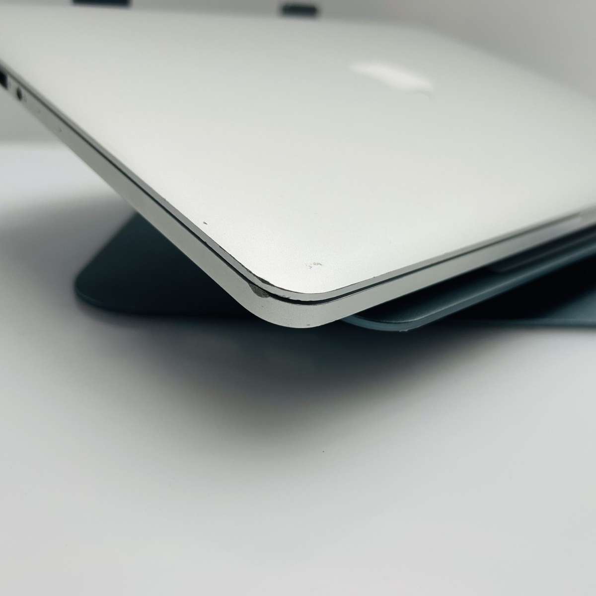 Apple MacBook Pro 13-Inch Core i5 2.7GHz (Early 2015) 8GB RAM 128GB SSD Silver  (Grade B)
