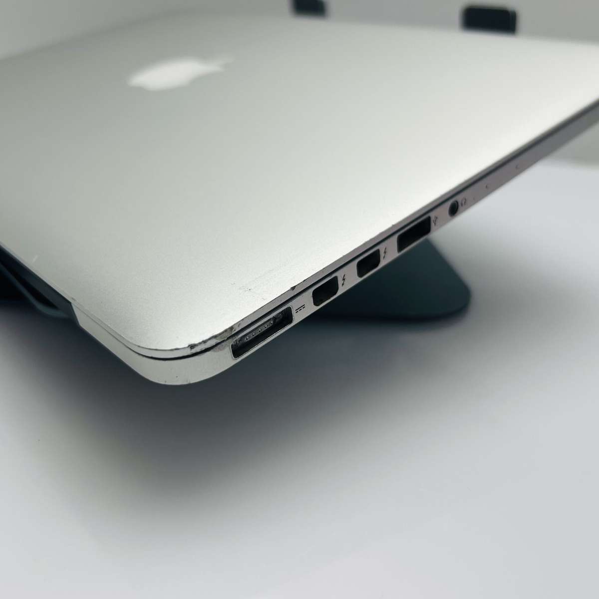 Apple MacBook Pro 13-Inch Core i5 2.7GHz (Early 2015) 8GB RAM 128GB SSD Silver  (Grade B)