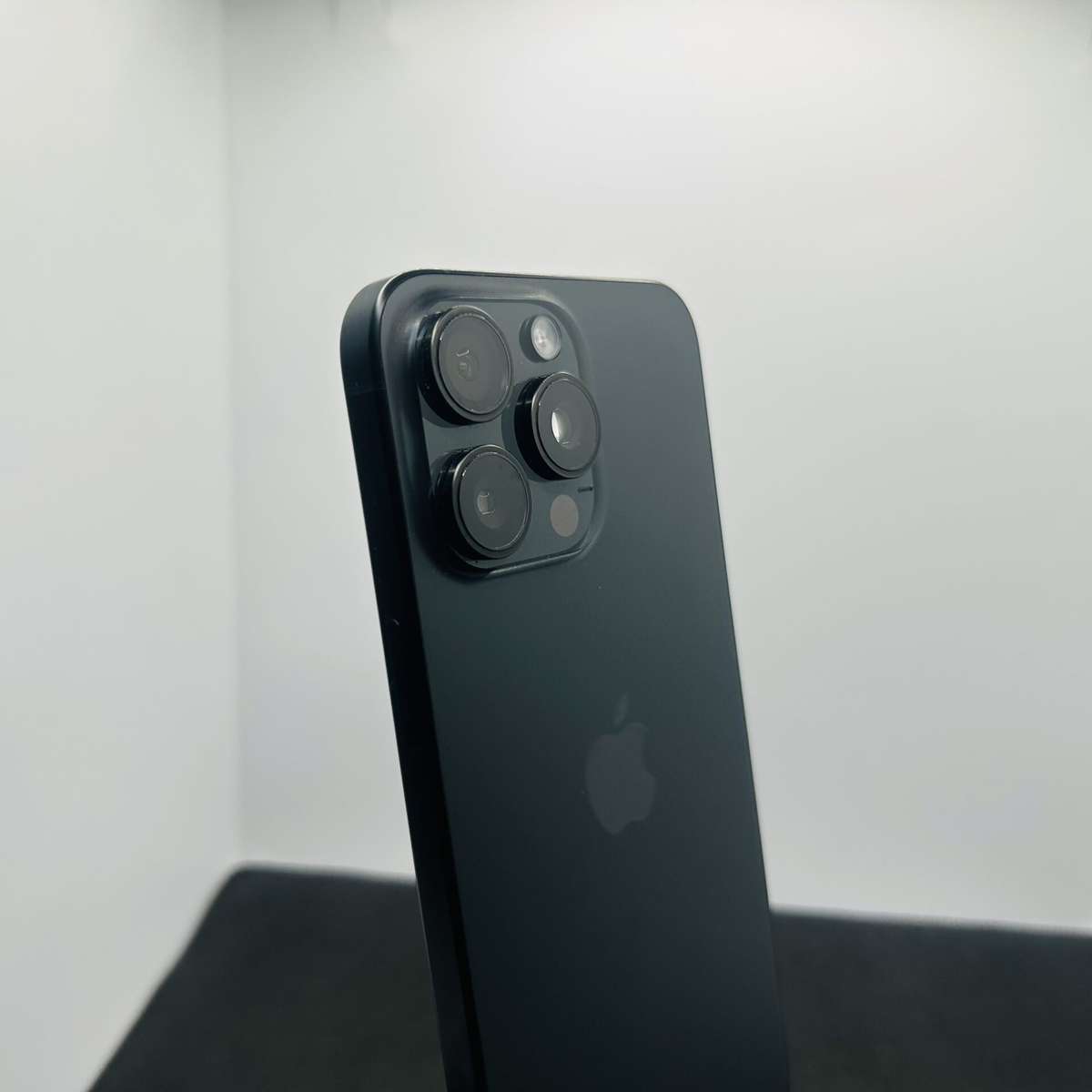 Apple iPhone 15 Pro Max 256GB Black Titanium  (Grade B)