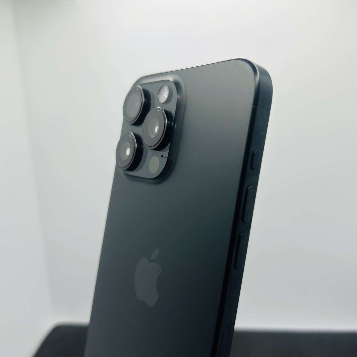 Apple iPhone 15 Pro Max 256GB Black Titanium  (Grade B)