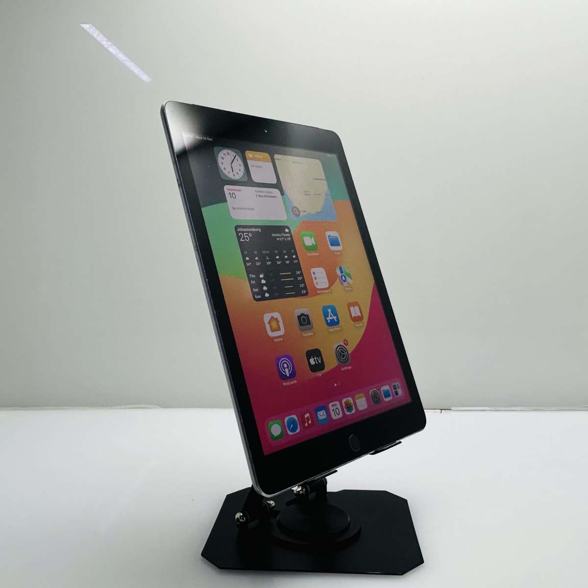 Apple iPad 9.7 6th Gen (WiFi Only) 32GB Silver (Grade B)   No Touch ID