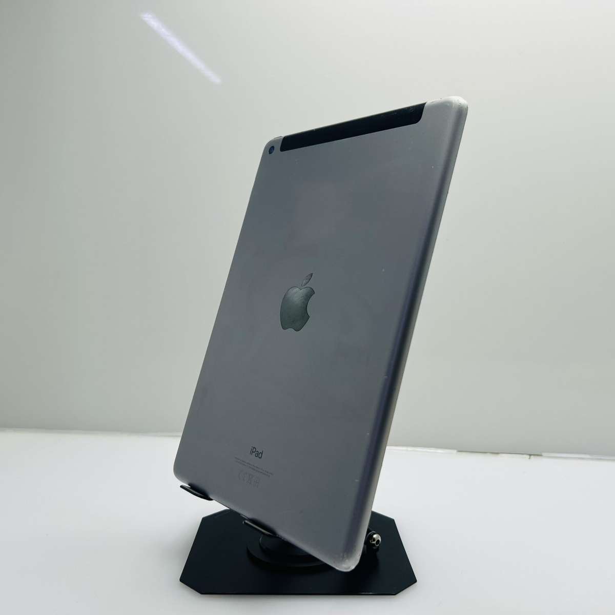 Apple iPad 9.7 6th Gen (WiFi/Cellular) 32GB Space Gray (Grade B) - No Touch ID