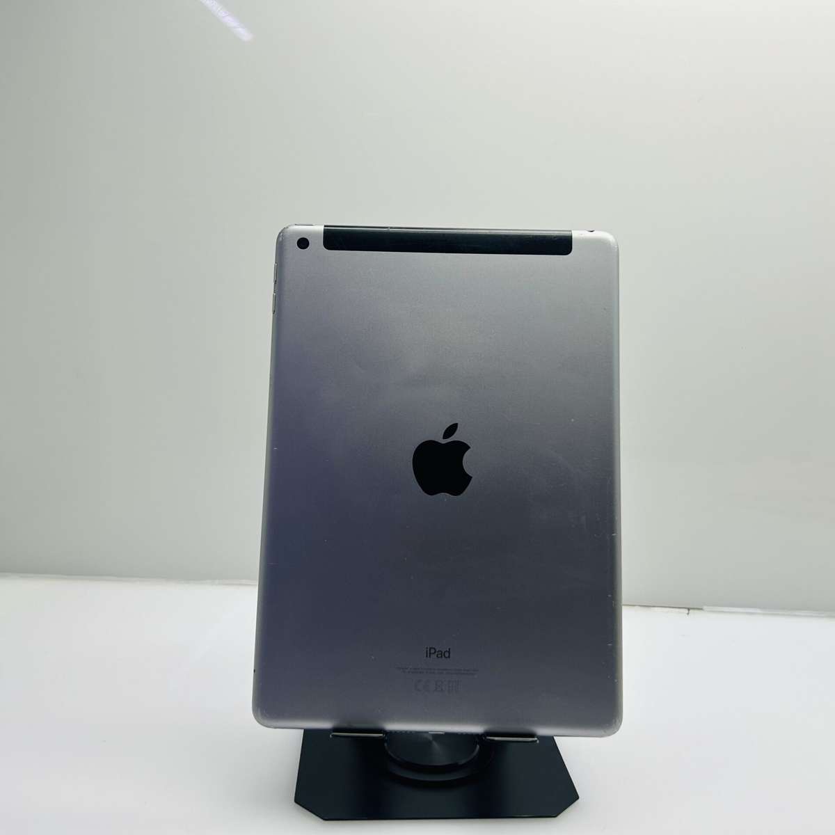 Apple iPad 9.7 6th Gen (WiFi/Cellular) 32GB Space Gray (Grade B) - No Touch ID