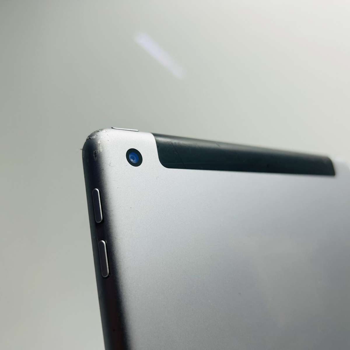 Apple iPad 9.7 6th Gen (WiFi/Cellular) 32GB Space Gray (Grade B) - No Touch ID