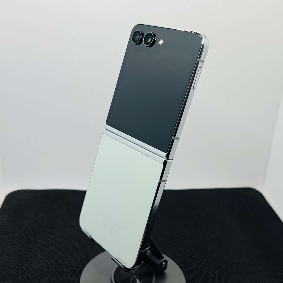 Samsung Galaxy Z Flip 5 512GB Mint  (Grade B)