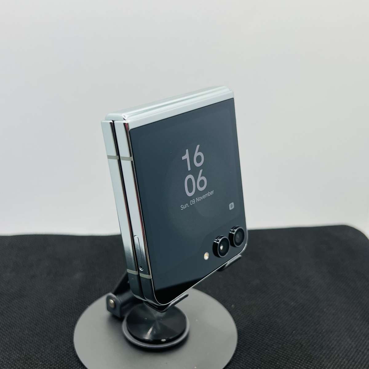 Samsung Galaxy Z Flip 5 512GB Mint  (Grade B)