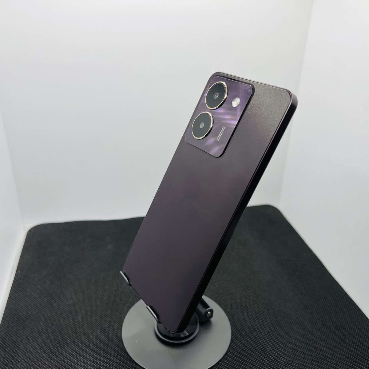 Vivo Y27s 128GB Burgundy Black  (Grade B)