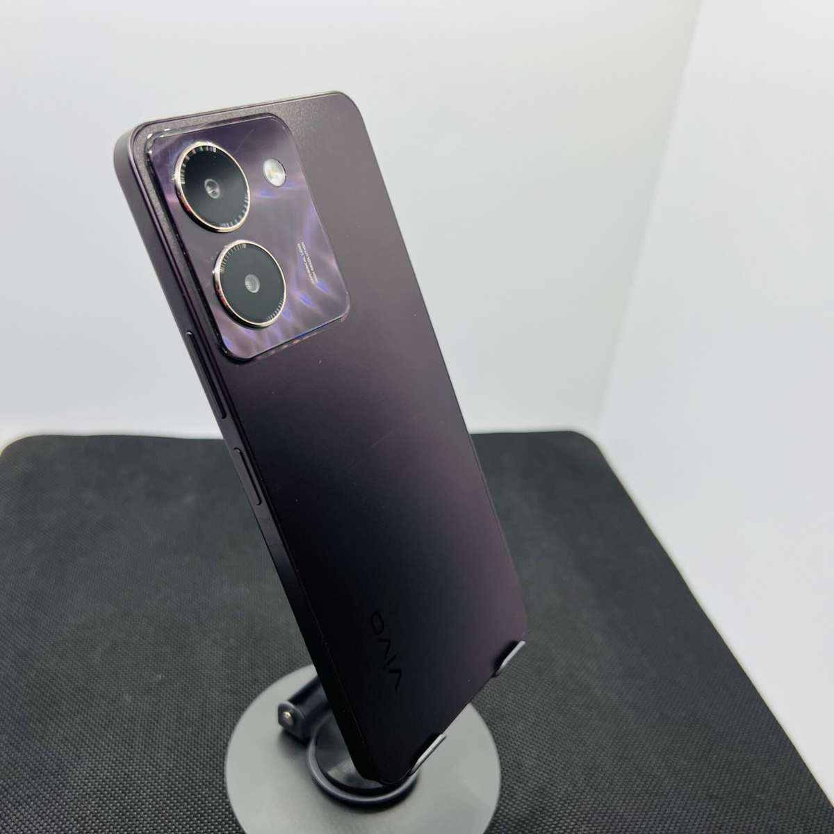 Vivo Y27s 128GB Burgundy Black  (Grade B)