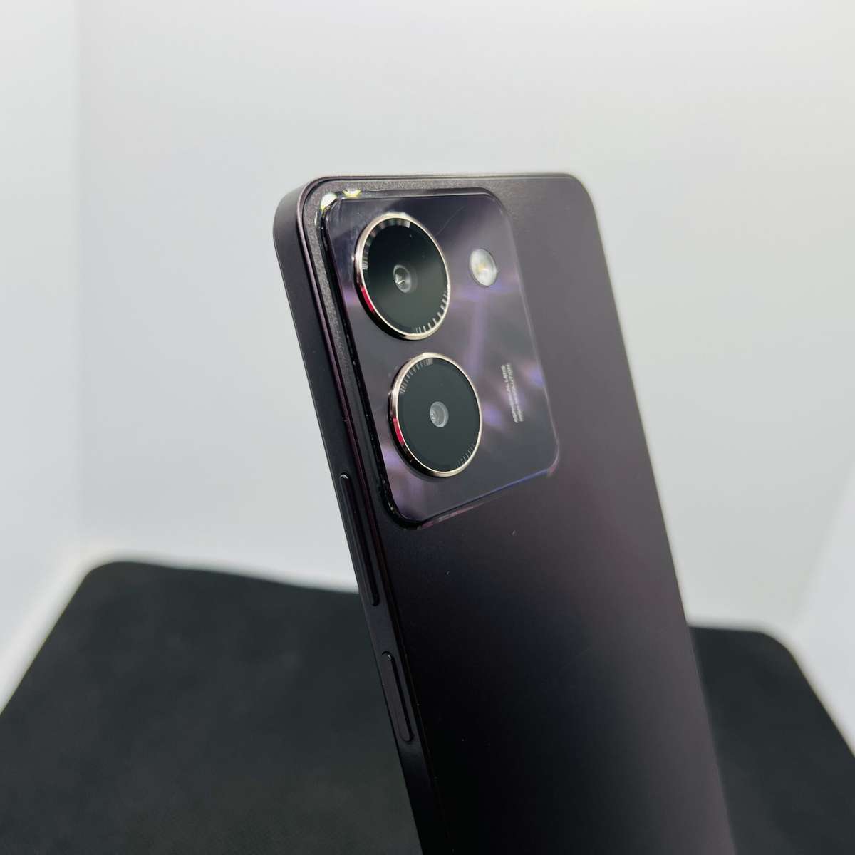 Vivo Y27s 128GB Burgundy Black  (Grade B)