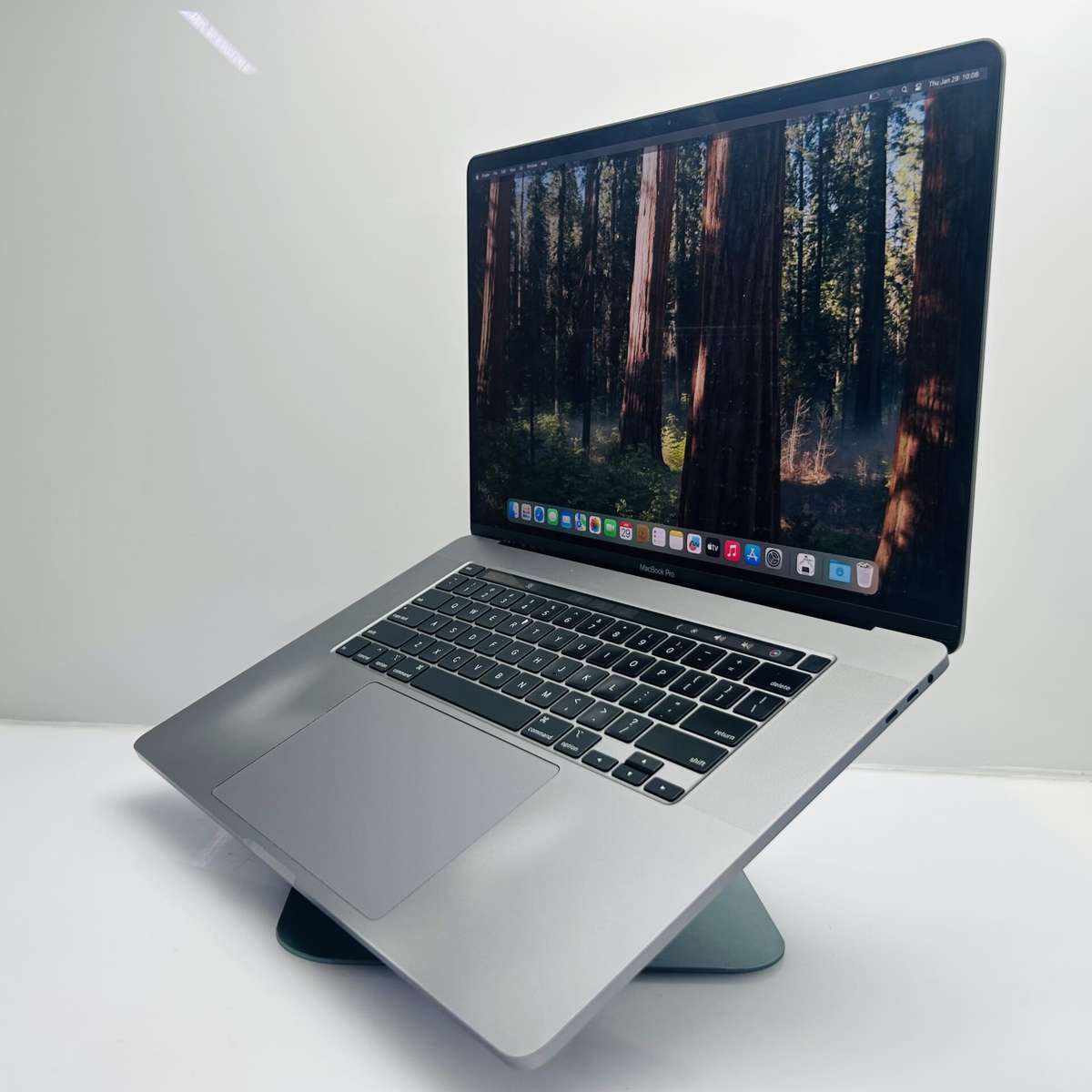 Apple Macbook Pro 16-inch Core i9 2.40GHz (TouchBar/2019) 32GB RAM 512GB SSD Space Gray (Co...