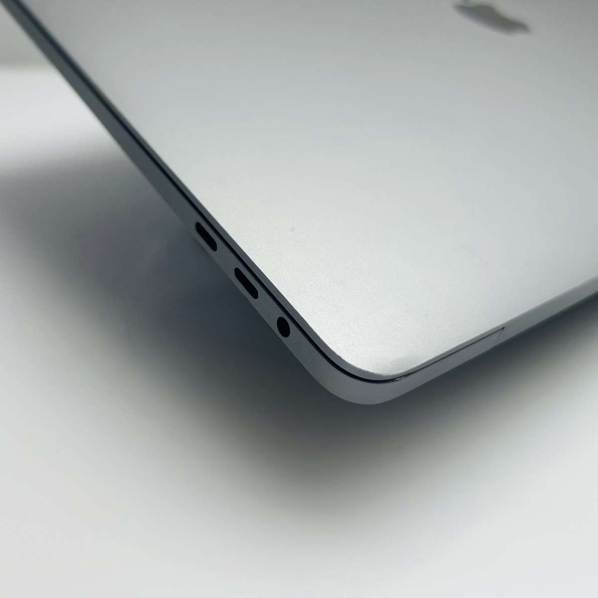 Apple Macbook Pro 16-inch Core i9 2.40GHz (TouchBar/2019) 32GB RAM 512GB SSD Space Gray (Co...
