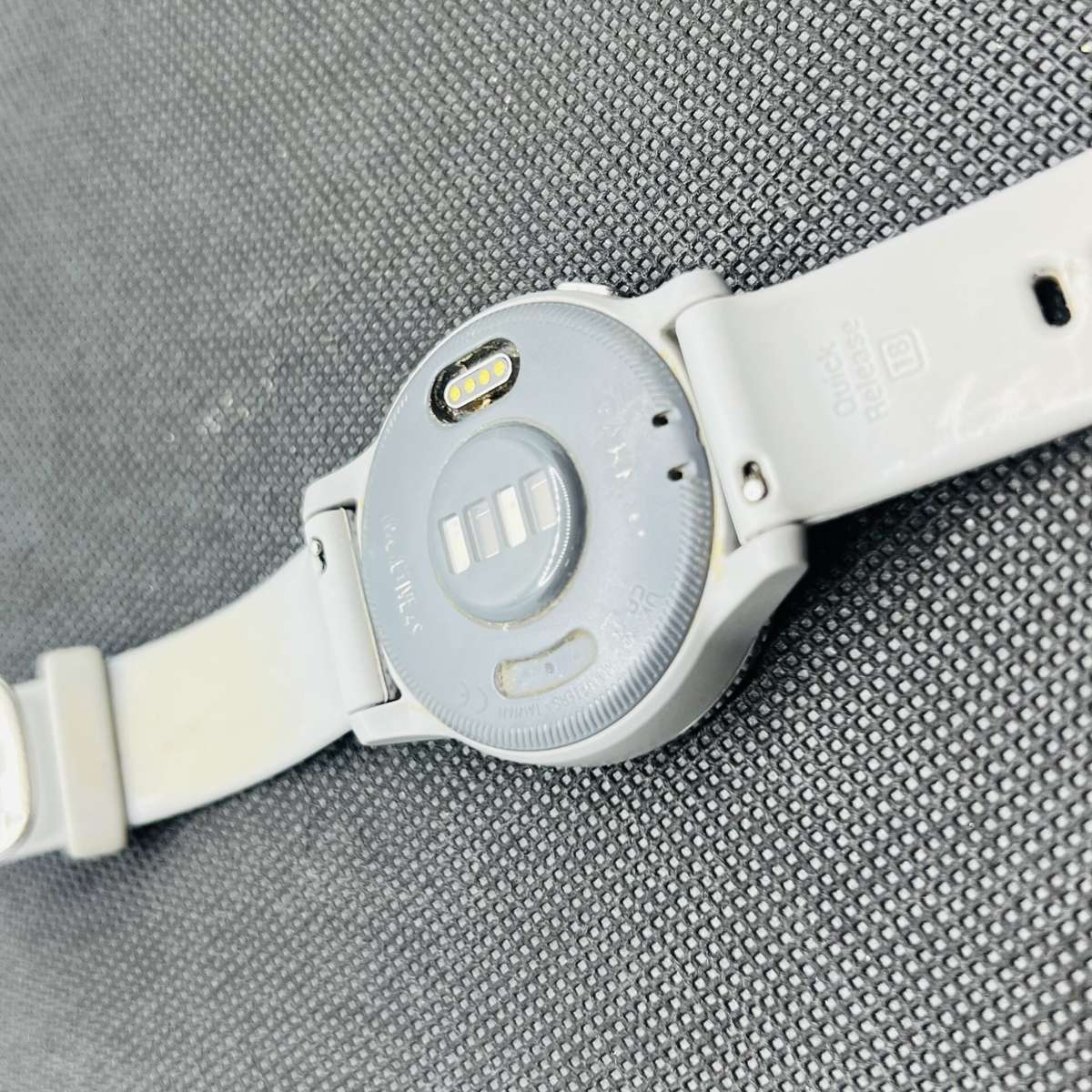 SALE: Garmin Vivoactive 4s Grey  (Condition: Good)