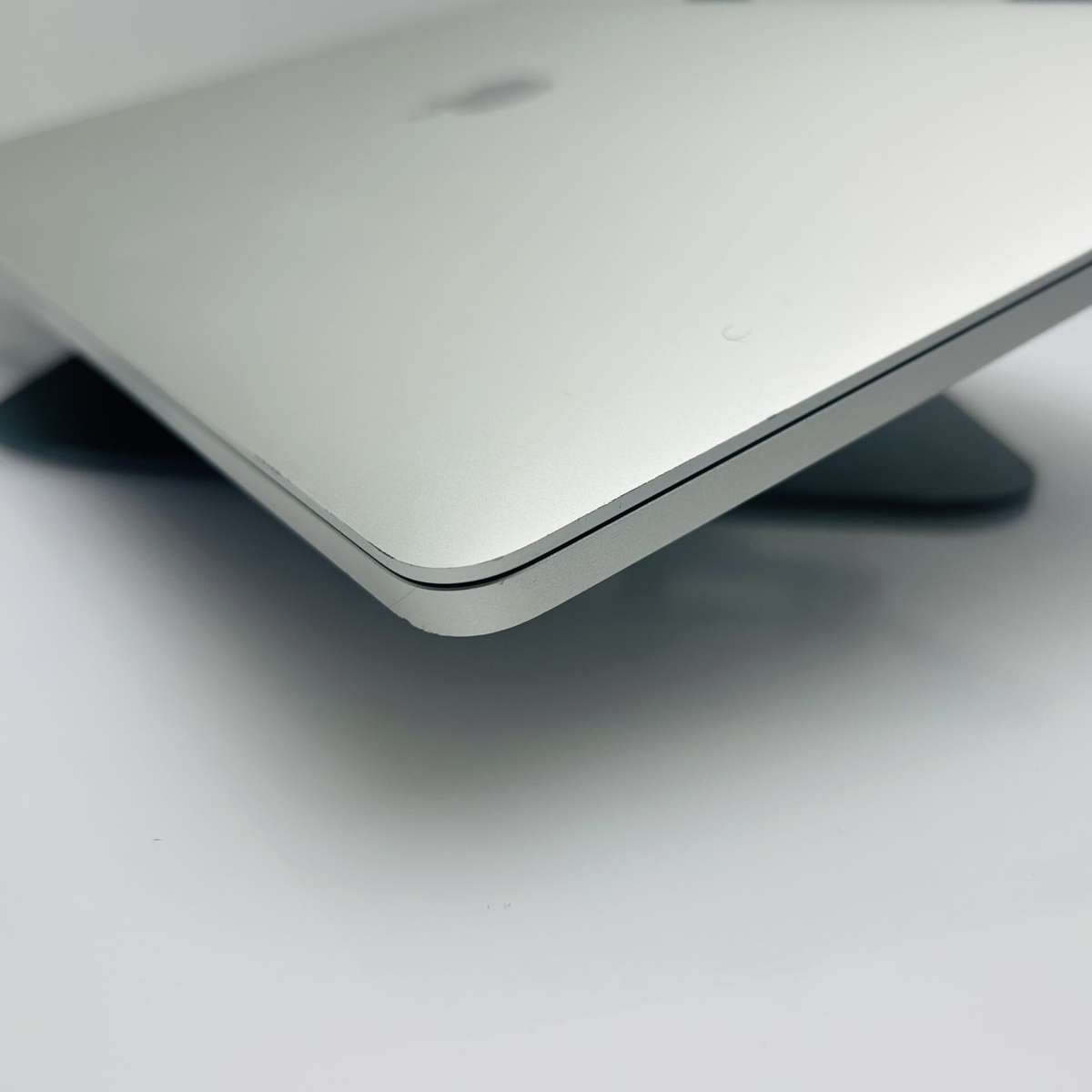 Apple MacBook Pro 16-Inch Core i7 2.6GHz (TouchBar/2019) 16GB RAM 512GB SSD Silver (Conditi...