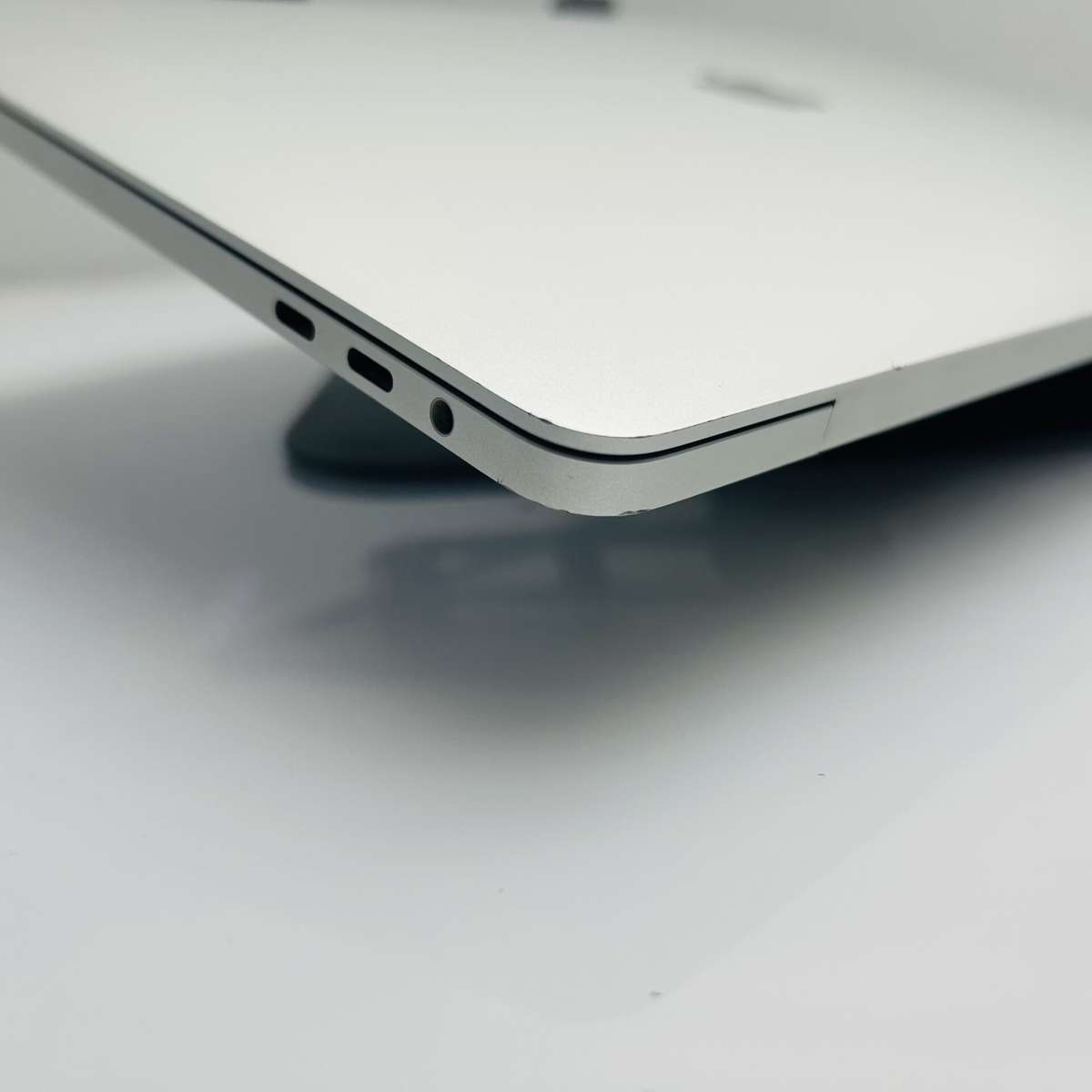 Apple MacBook Pro 16-Inch Core i7 2.6GHz (TouchBar/2019) 16GB RAM 512GB SSD Silver (Conditi...