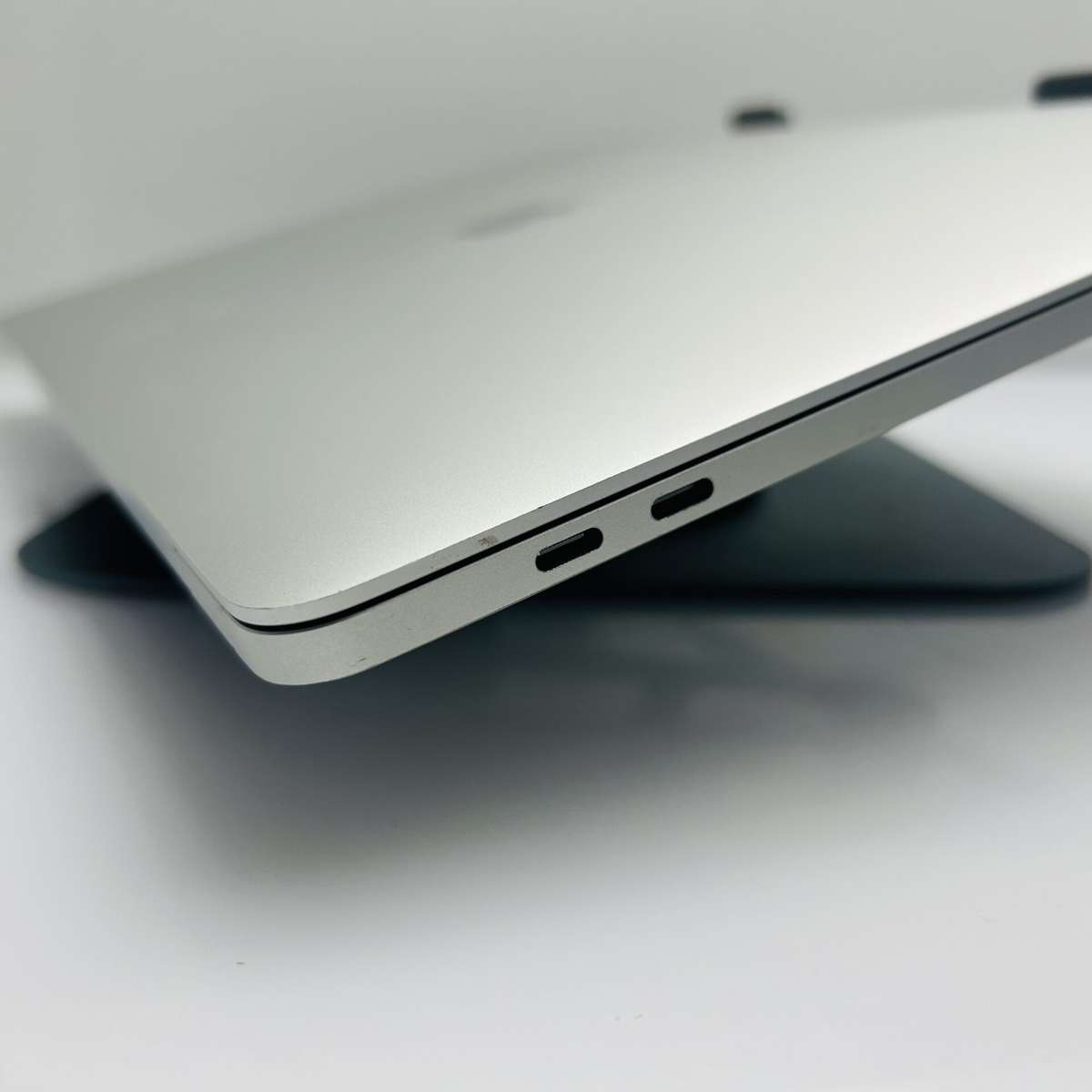 Apple MacBook Pro 16-Inch Core i7 2.6GHz (TouchBar/2019) 16GB RAM 512GB SSD Silver (Conditi...