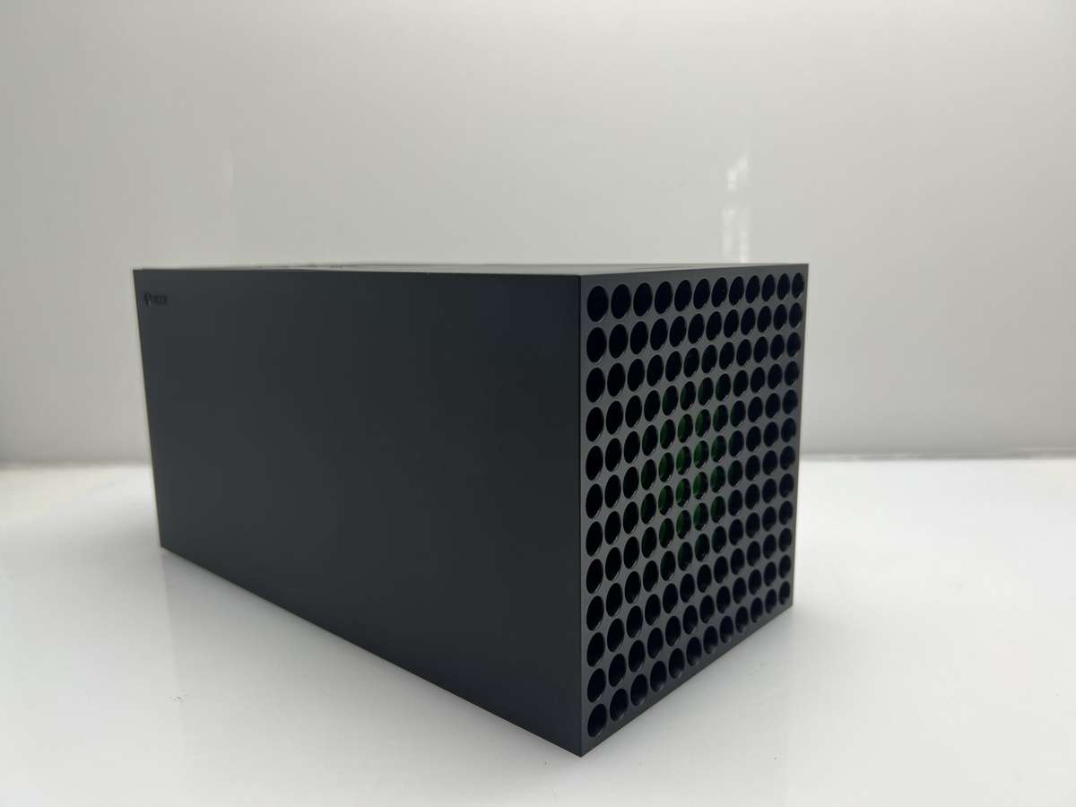 Microsoft Xbox Series X 1TB Black + 1 Power Cable + 1 HDMI Cable + 1 Controller (Grade B)