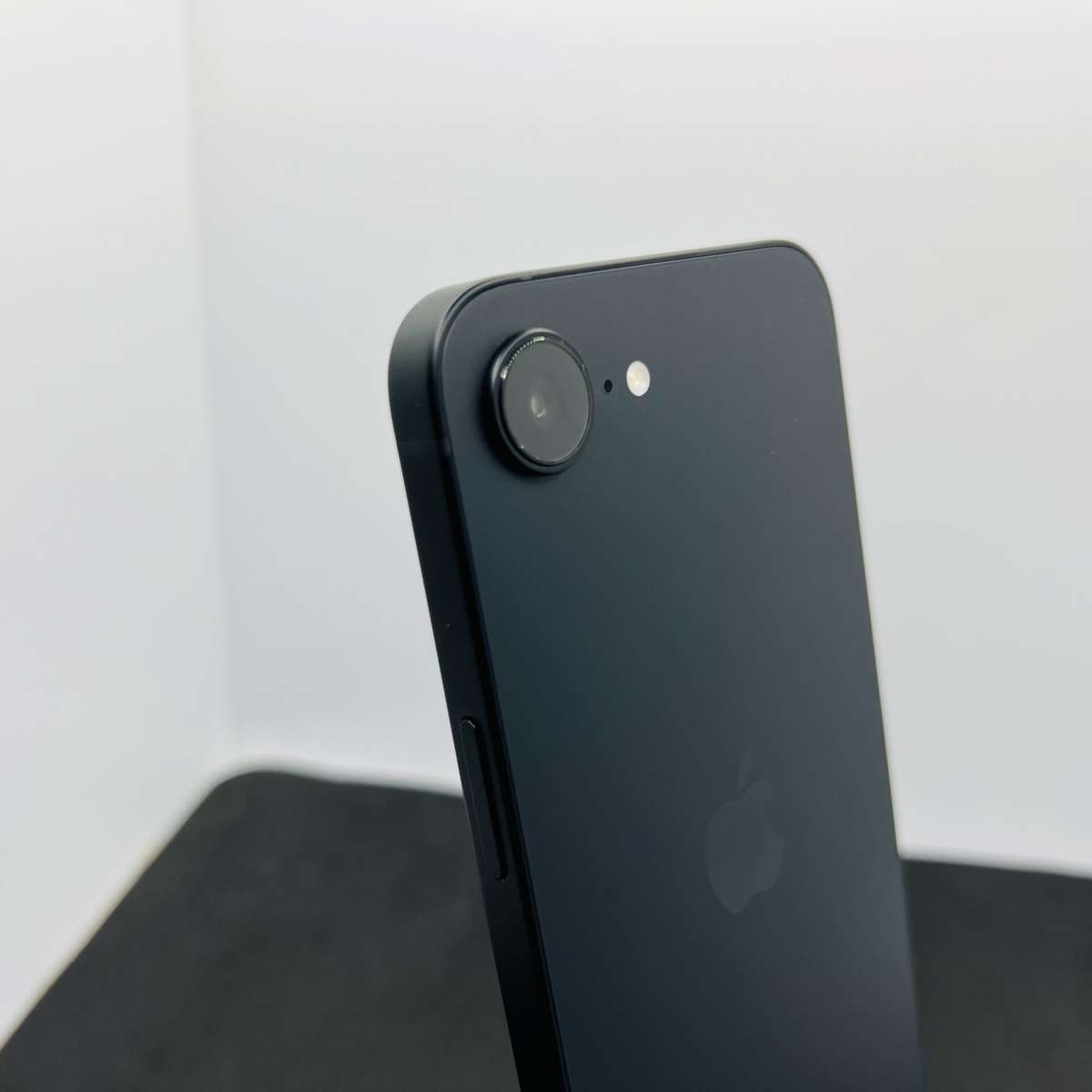 Apple iPhone 16e 128GB Black  (Grade A)