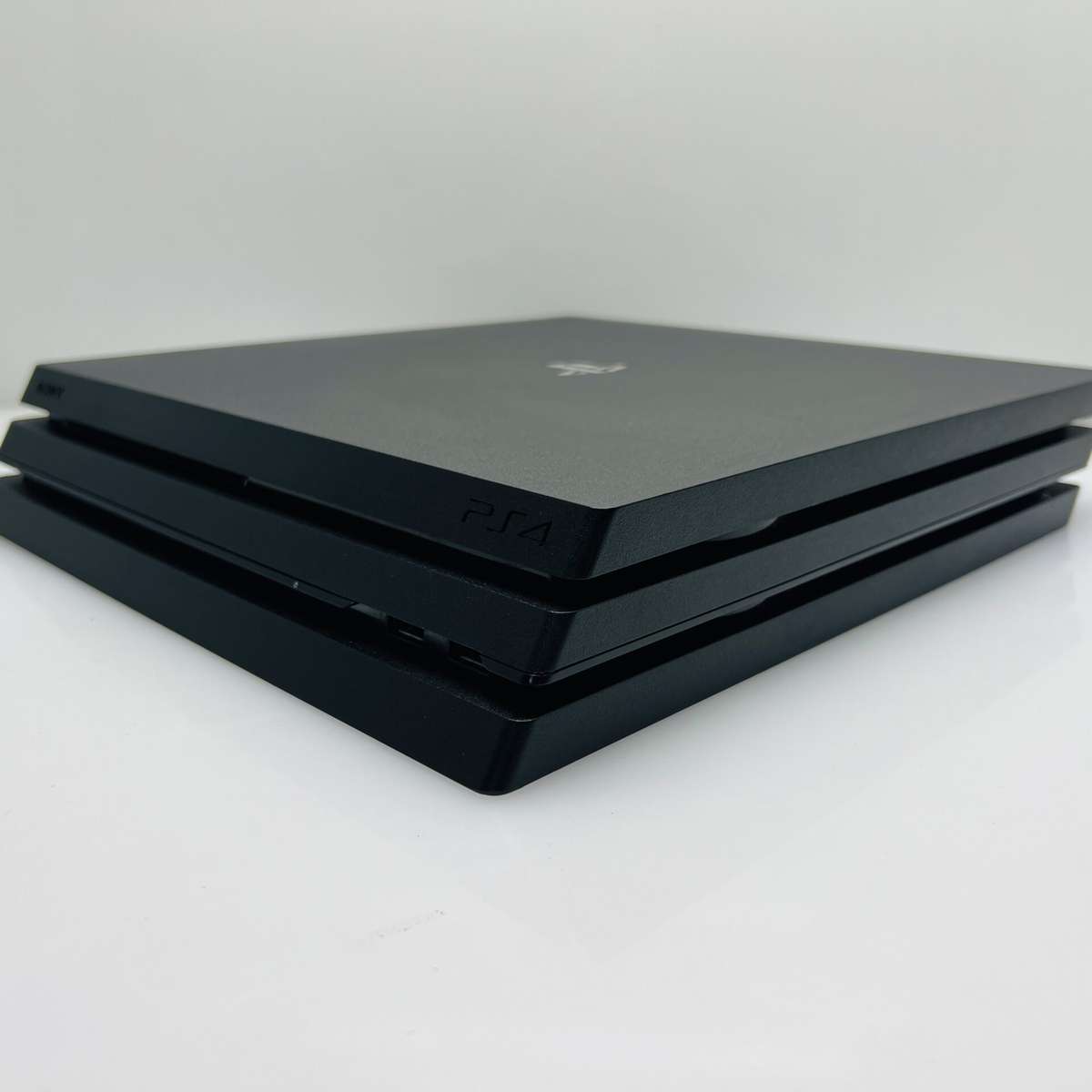 PlayStation 4 Pro Black 1TB + HDMI Cable + Power Cable + 1 Controller (Grade B)