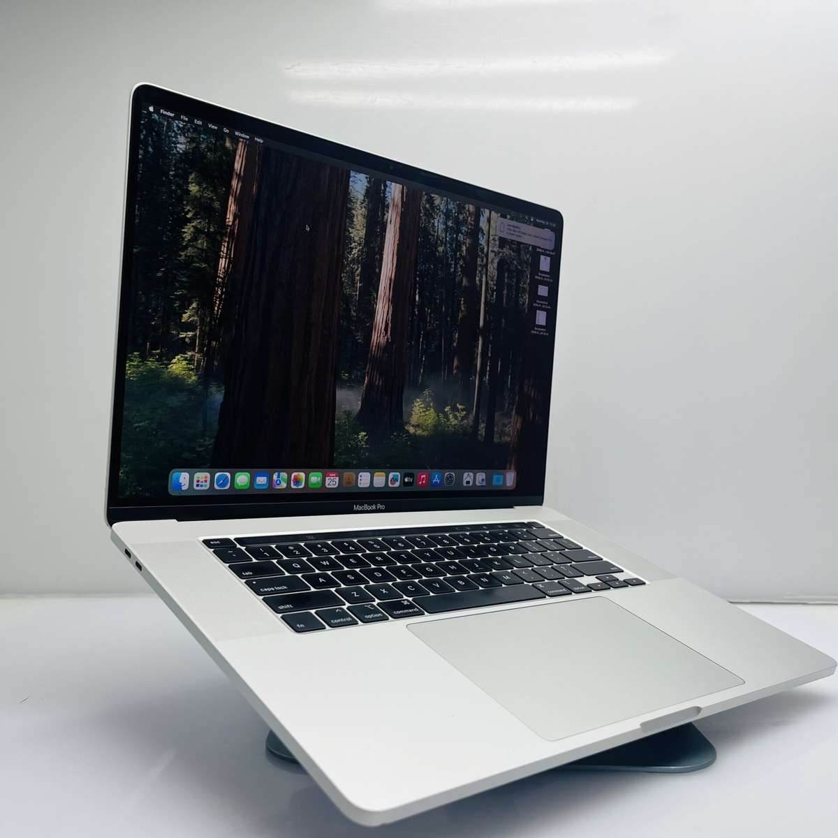 Apple Macbook Pro 16-inch Core i9 2.40GHz (TouchBar/2019) 32GB RAM 2TB SSD Silver (Conditio...