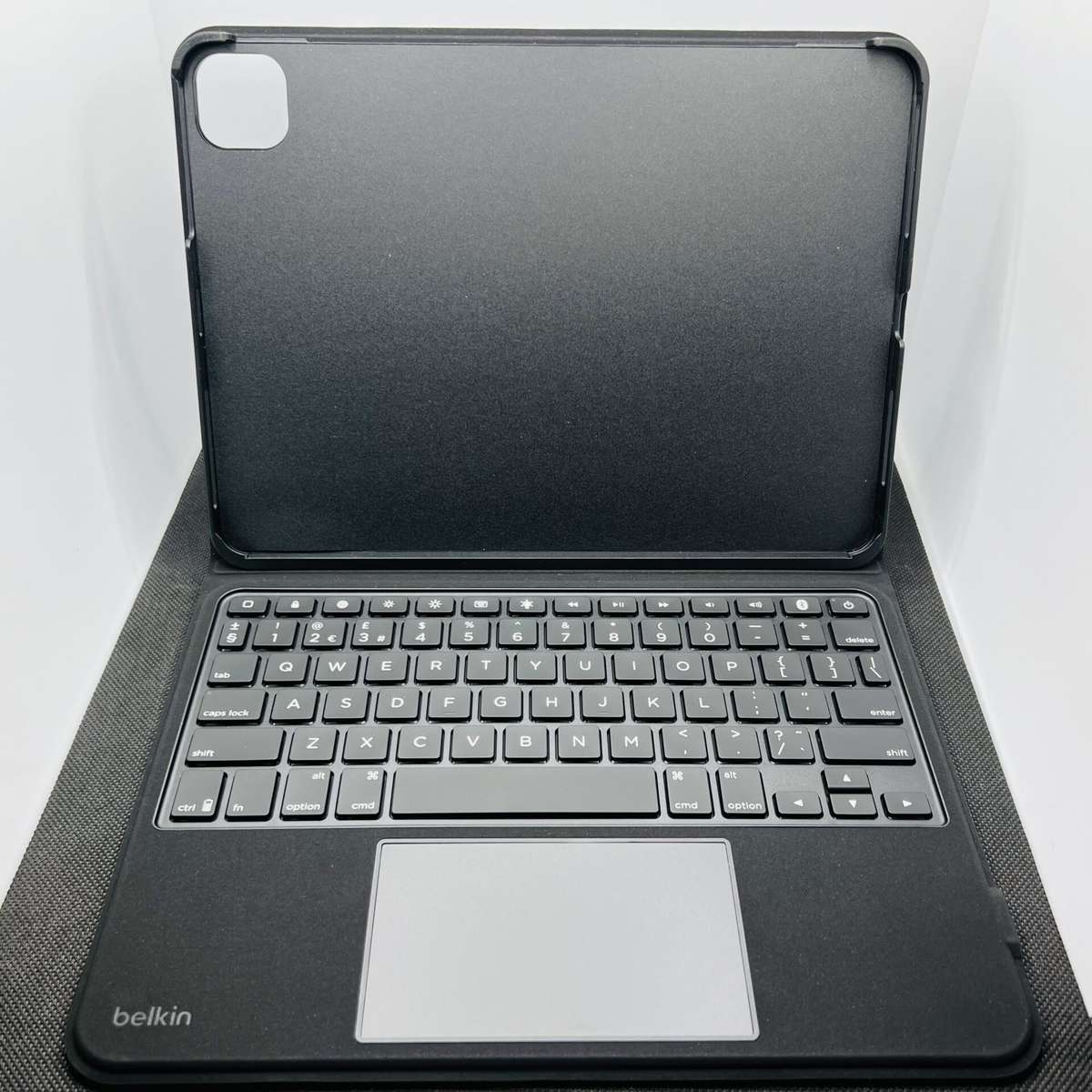 KEYBOARD CASE For iPad Air 10.9" And iPad Pro 11" - Belkin Connect Everyday MINT Condition (Black)