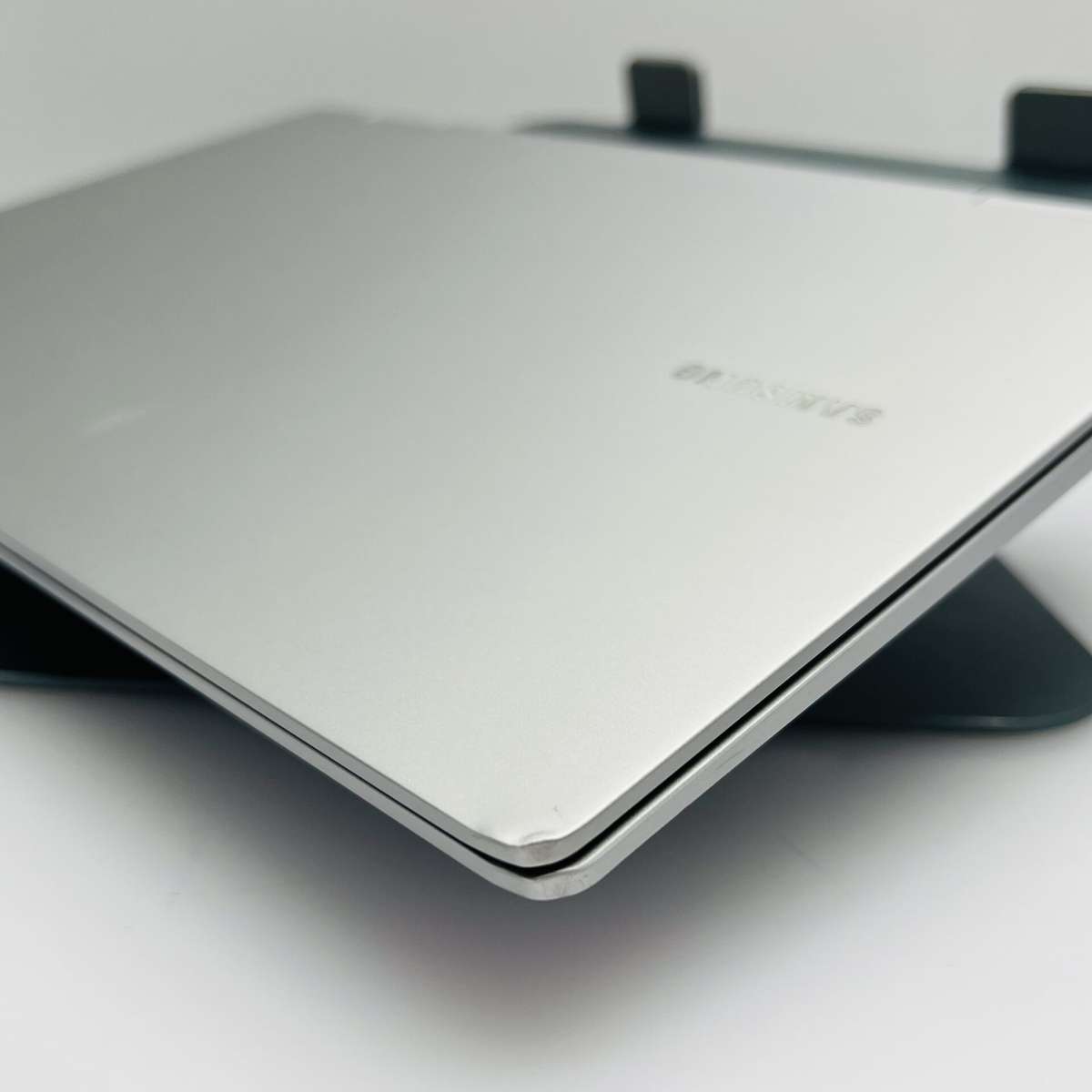 Samsung Galaxy Book 3 13th Gen Core i5 1.30GHz 16GB RAM 512GB SSD Silver (Condition: Good)