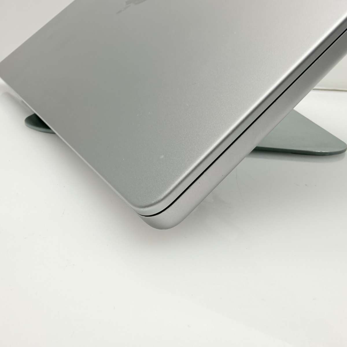 SALE: Apple Macbook Pro M1 Pro 16-Inch 10 CPU/16 GPU (2021) 16GB RAM 512GB SSD Space Gray (...