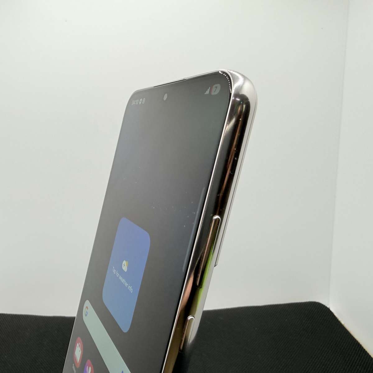 Samsung Galaxy S22 Plus 256GB Phantom White (Condition: Good)  Minor LCD Burn