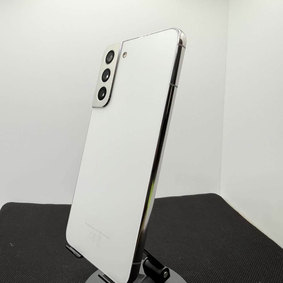 Samsung Galaxy S22 Plus 256GB Phantom White (Condition: Good)  Minor LCD Burn