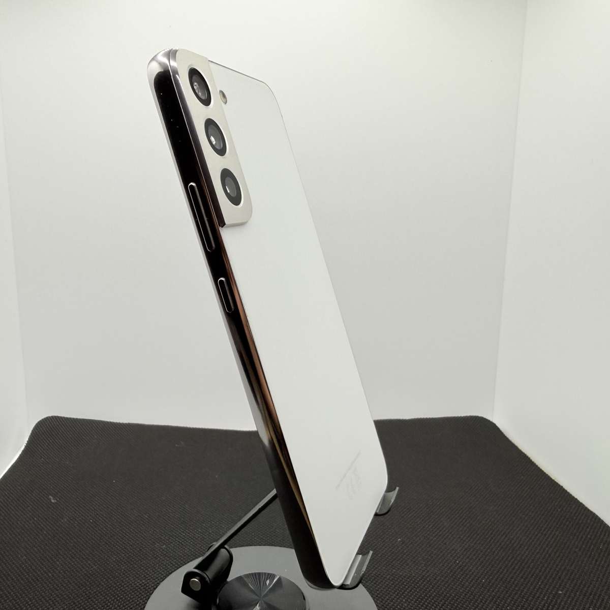 Samsung Galaxy S22 Plus 256GB Phantom White (Condition: Good)  Minor LCD Burn
