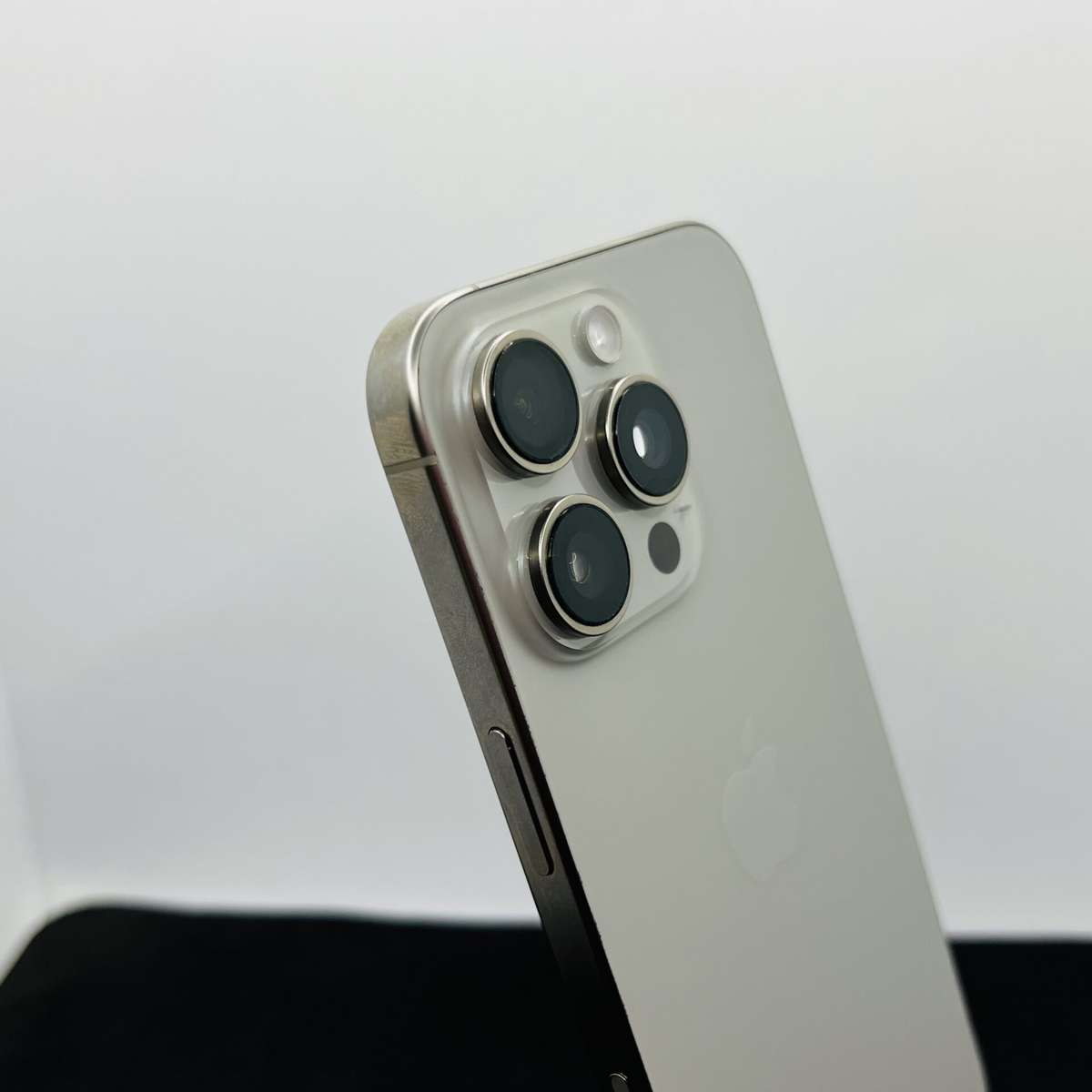 Apple iPhone 16 Pro 256GB Natural Titanium  (Condition: Good)