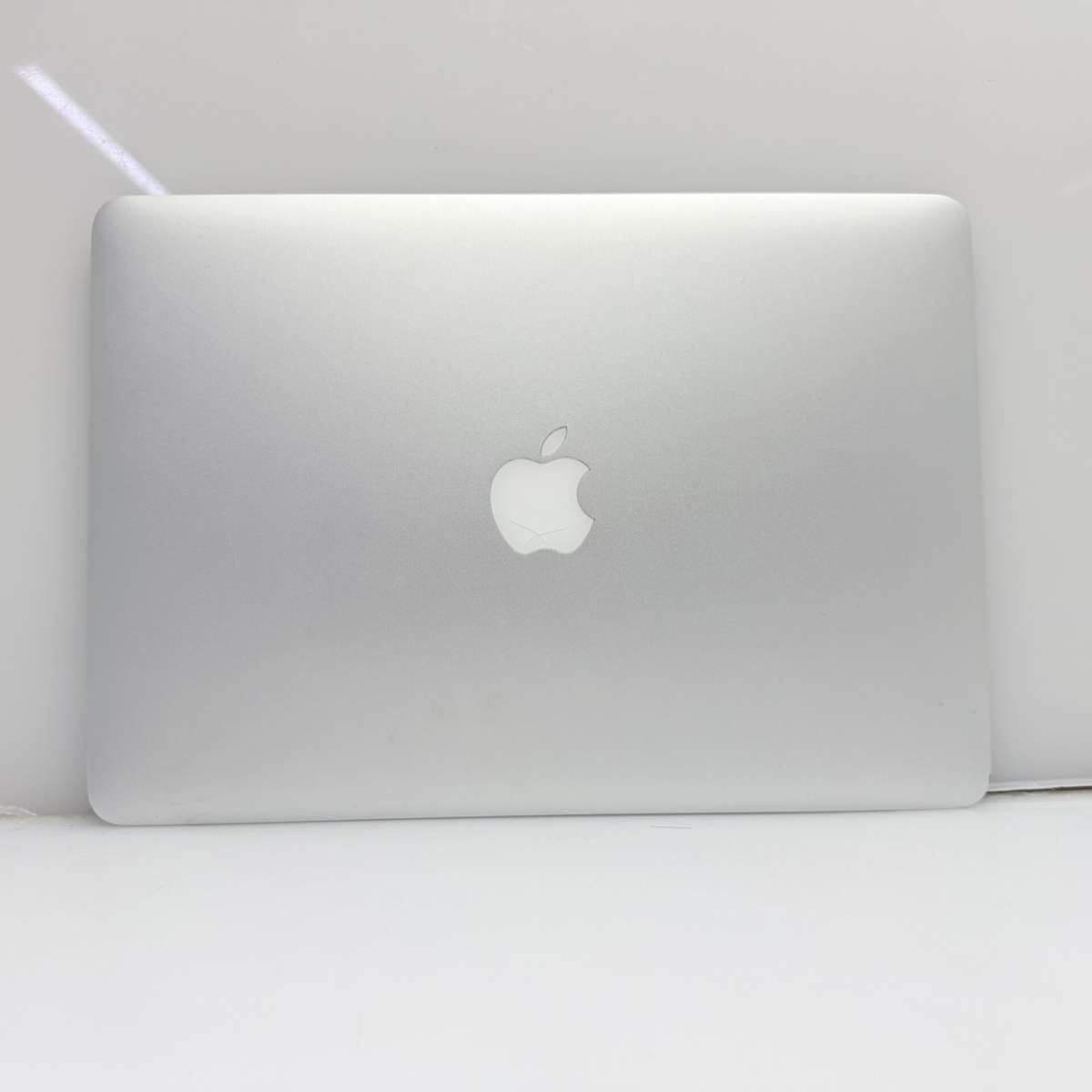 Apple Macbook Air 13-inch Core i5 1.8GHz (2017) 8GB RAM 128GB SSD Silver (Condition: Fair)