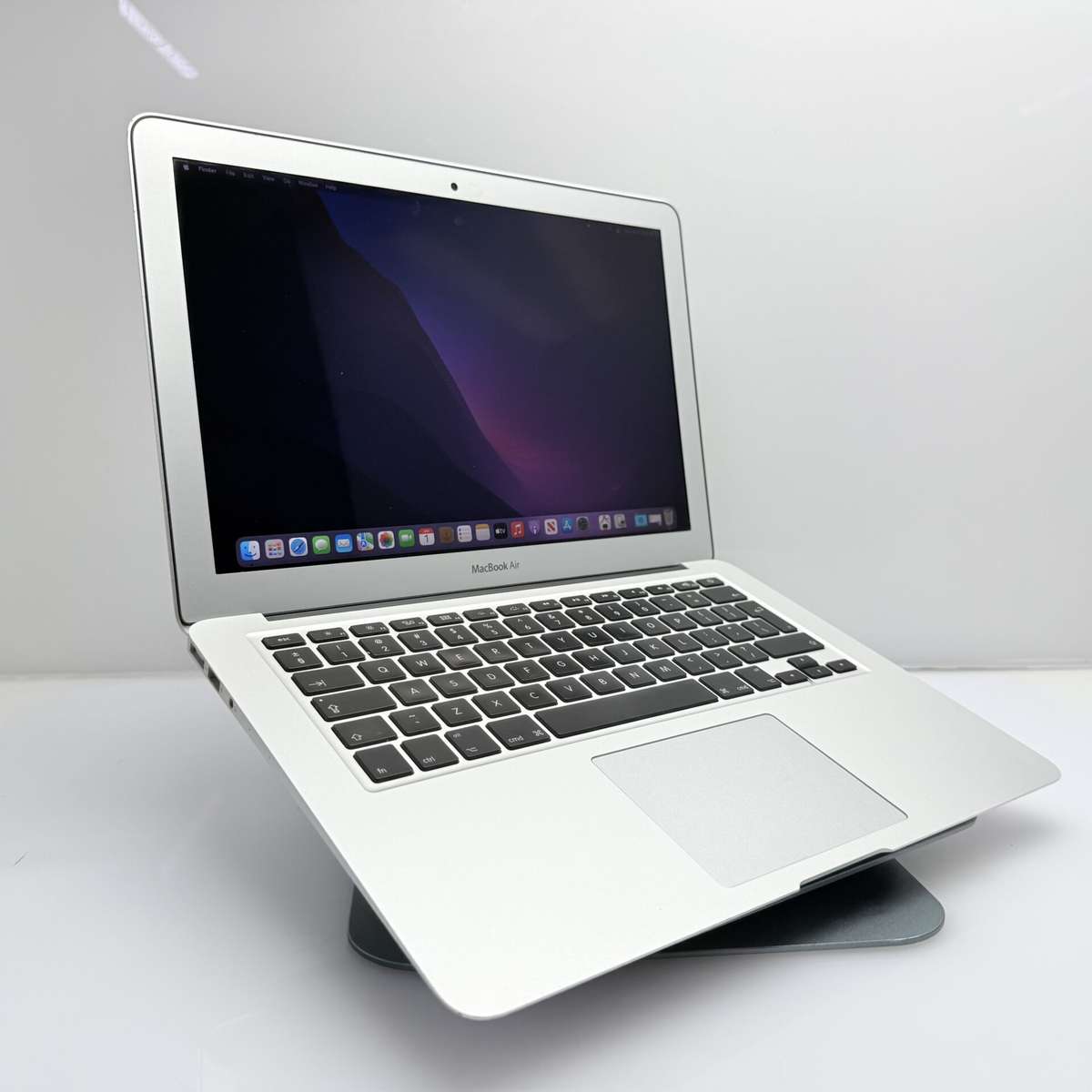 Apple Macbook Air 13-inch Core i5 1.8GHz (2017) 8GB RAM 128GB SSD Silver (Condition: Fair)