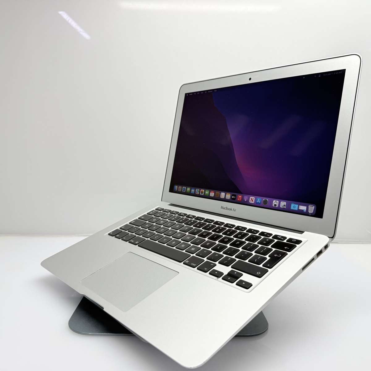 Apple Macbook Air 13-inch Core i5 1.8GHz (2017) 8GB RAM 128GB SSD Silver (Condition: Fair)