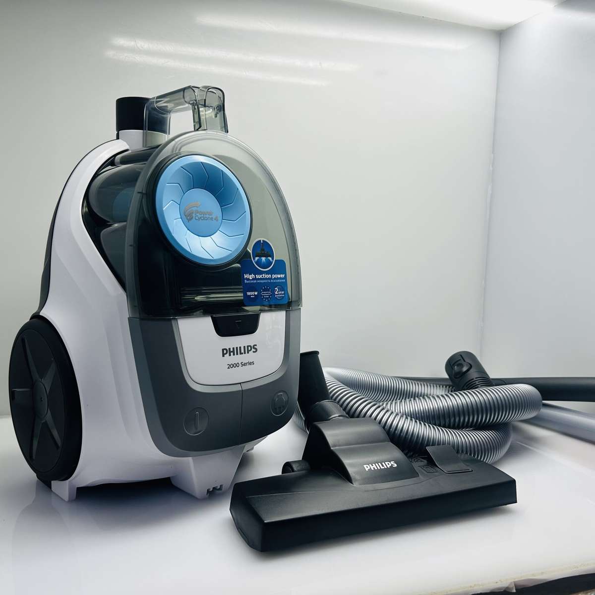 Philips 2000 Series Bagless Vacuum White &amp; Blue (Mint)