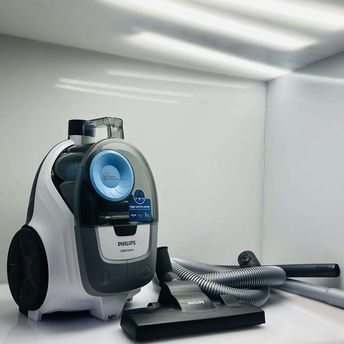 Philips 2000 Series Bagless Vacuum White &amp; Blue (Mint)