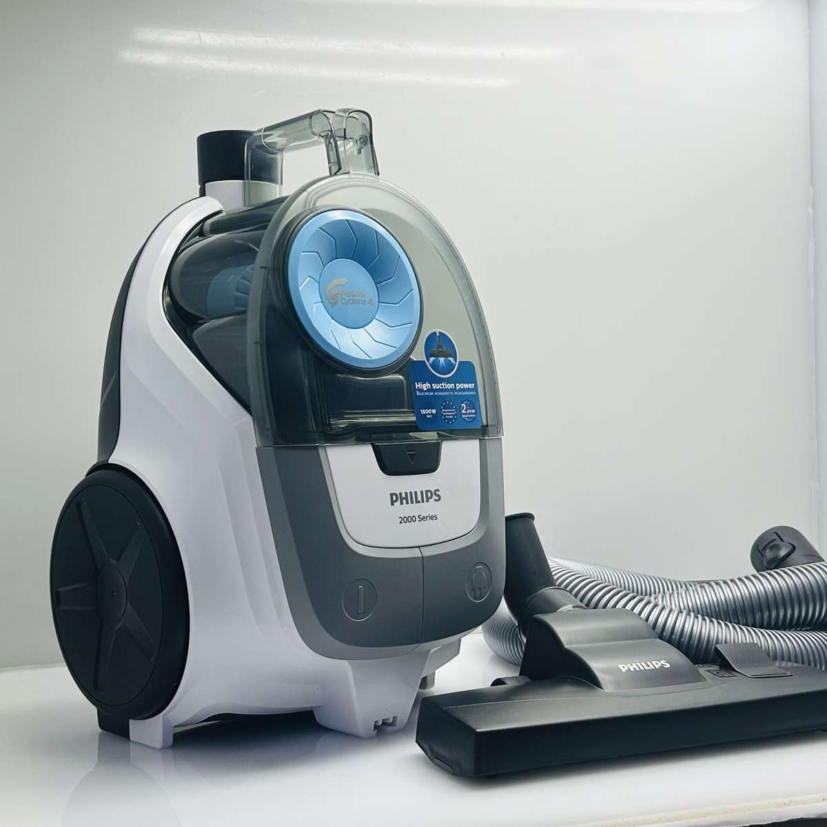Philips 2000 Series Bagless Vacuum White &amp; Blue (Mint)