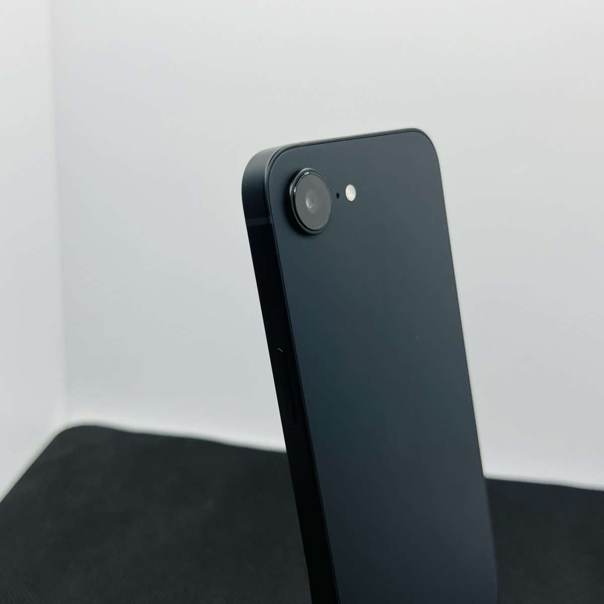 Apple iPhone 16e 128GB Black  (Grade B)