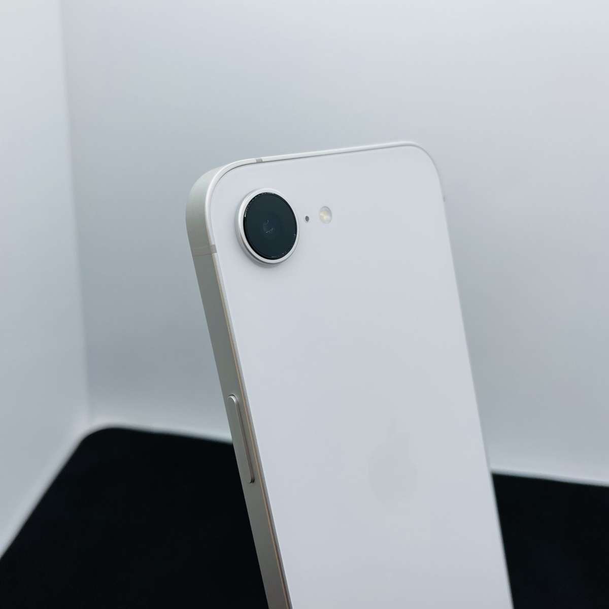 Apple iPhone 16e 256GB White  (Condition: Good)