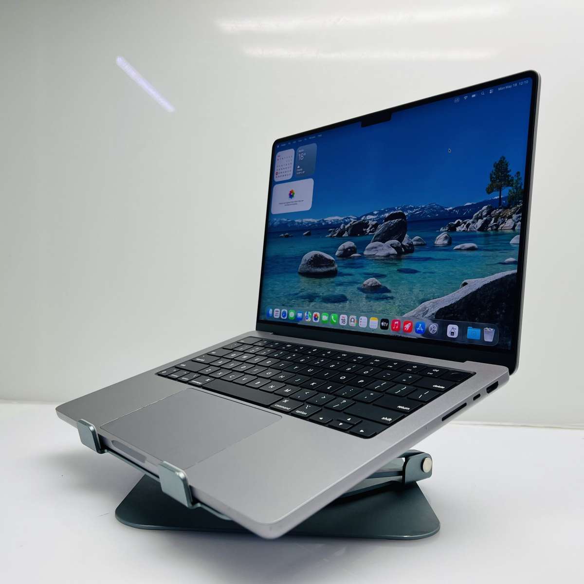 Apple MacBook Pro "M1 Pro" 14-Inch 8 CPU/14 GPU (2021) 16GB RAM 512GB SSD Space Gray (Condition: ...
