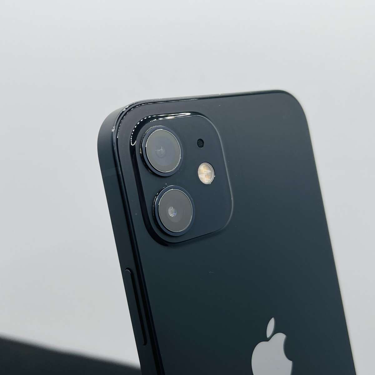 Apple iPhone 12 64GB Black (Condition: Good)