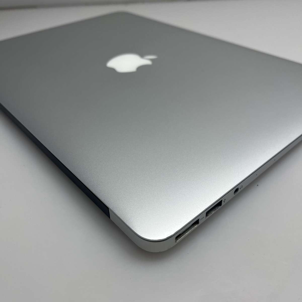 Apple MacBook Air 13-Inch "Core i5" 1,6GHz (2017) 8GB RAM 128GB SSD Silver (Condition: Good)