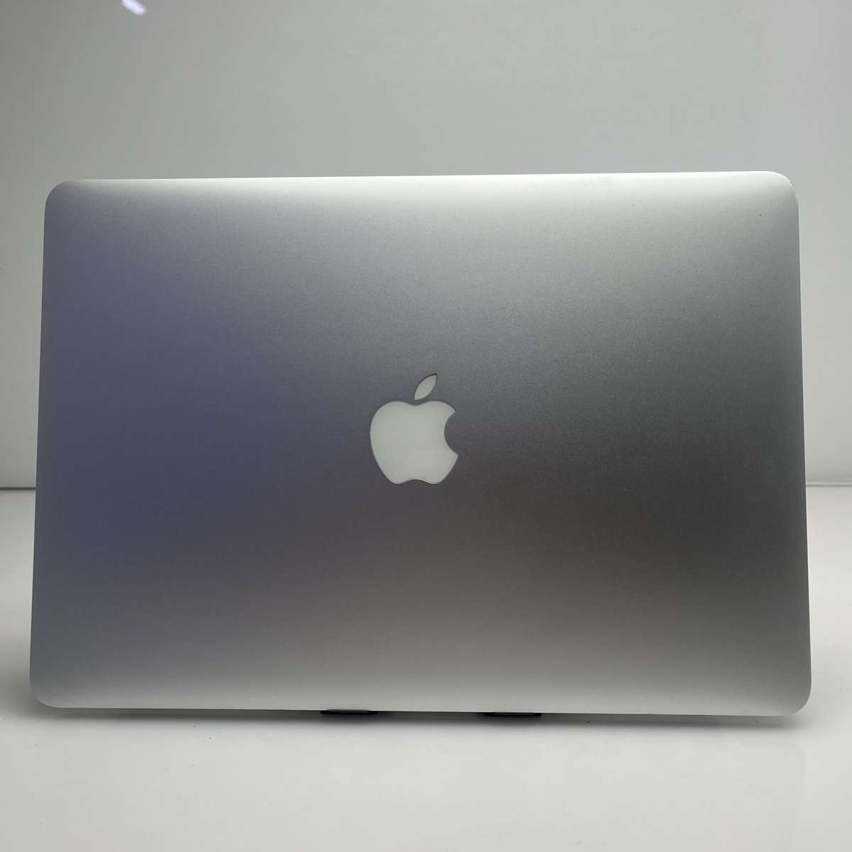 Apple MacBook Air 13-Inch "Core i5" 1,6GHz (2017) 8GB RAM 128GB SSD Silver (Condition: Good)