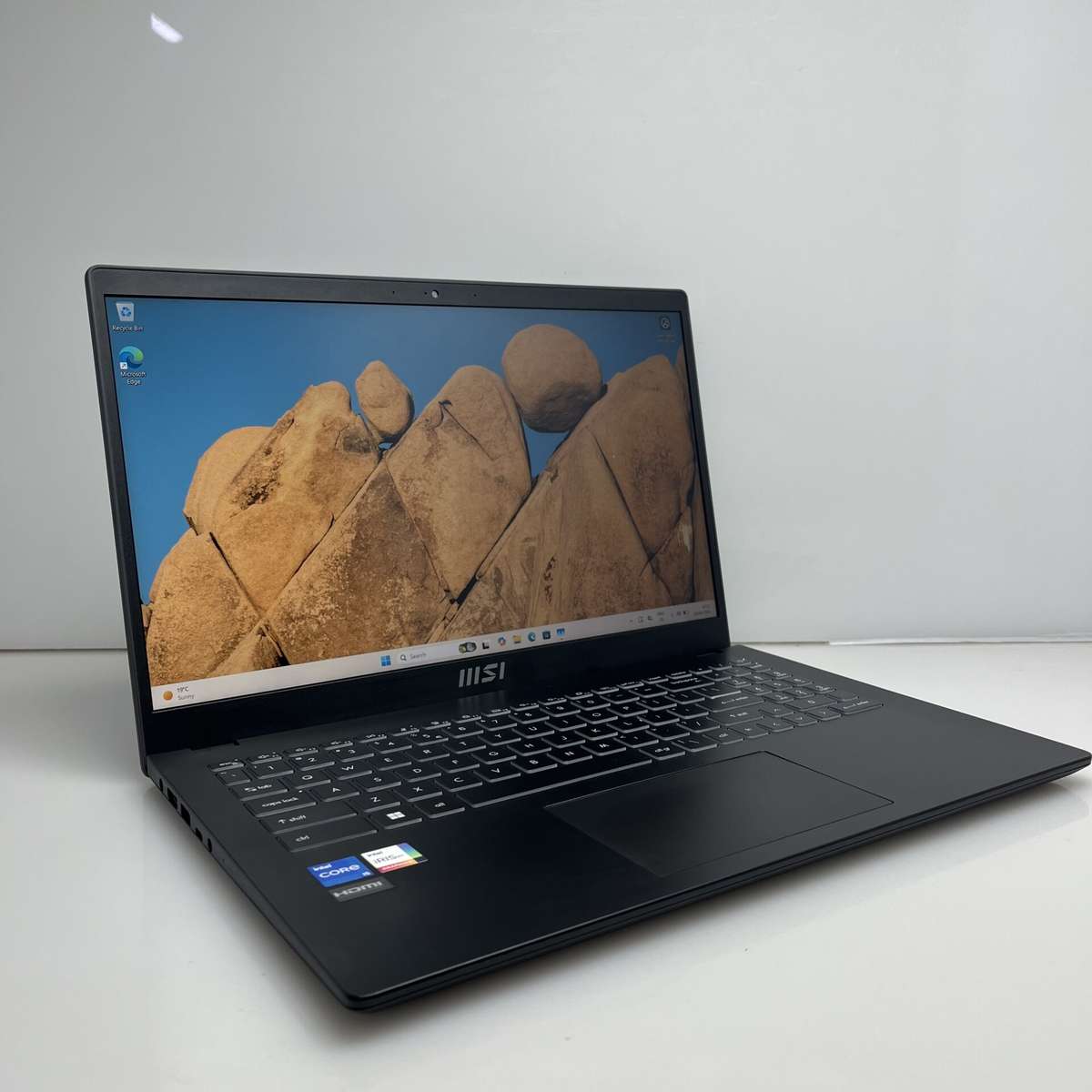 MSI Modern 15 B12M 12th Gen "Intel Core i5" 2.50GHz 8GB RAM 512GB SSD Black (Condition: Good)
